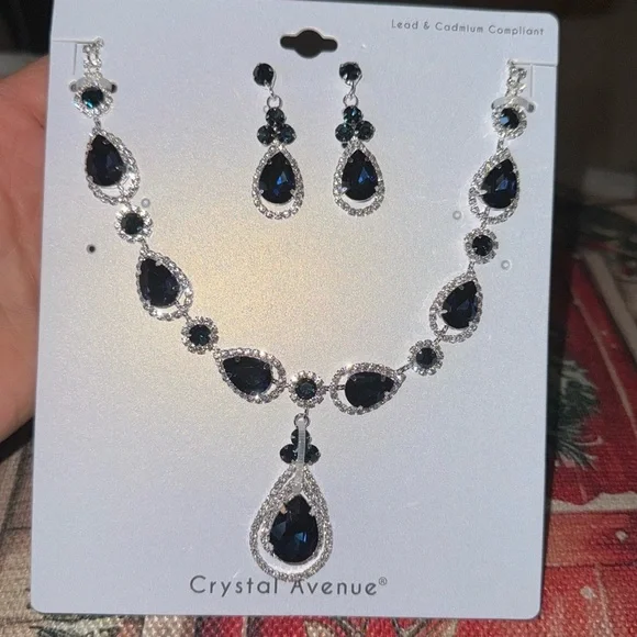 Two piece set crystal Avenue jewelry rhinestone blue earring, and neck necklace - Picture 4 of 9